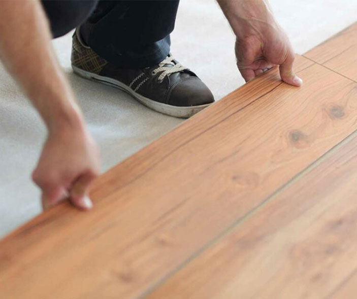 Man installing laminate floor | Echo Flooring Gallery